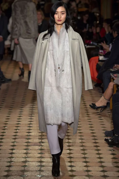 Look 8